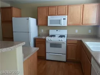 Photo #3: 2354767 Listing