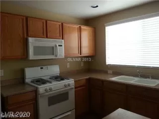 Photo #5: 2354767 Listing