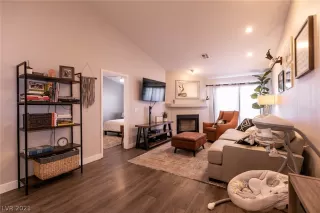 Photo #3: 2354781 Listing