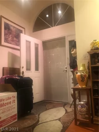 Photo #5: 2354799 Listing