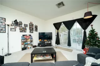 Photo #2: 2354816 Listing