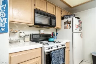 Photo #6: 2354816 Listing