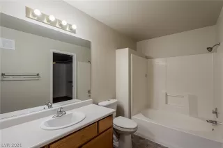 Photo #5: 2354820 Listing