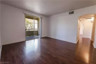 Photo #5: 2354822 Listing