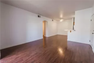 Photo #6: 2354822 Listing