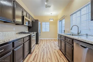 Photo #3: 2354902 Listing