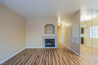 Photo #4: 2354902 Listing