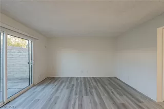 Photo #4: 2354922 Listing