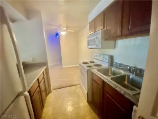 Photo #4: 2354937 Listing