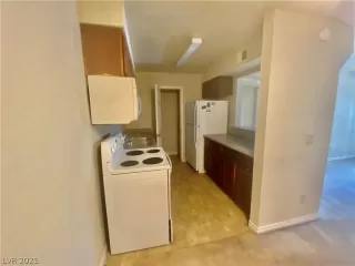 Photo #5: 2354937 Listing