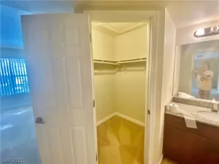 Photo #6: 2354937 Listing