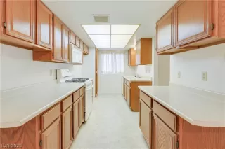 Photo #6: 2354945 Listing 