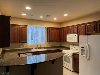 Photo #5: 2354951 Listing 