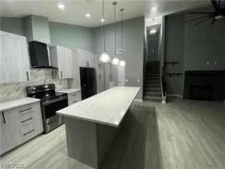 Photo #1: 2354952 Listing