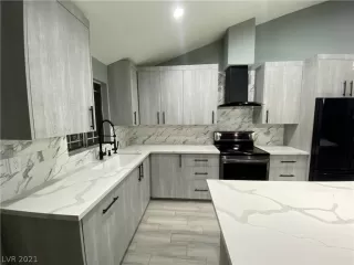 Photo #2: 2354952 Listing