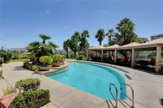 Photo #4: 2354958 Listing