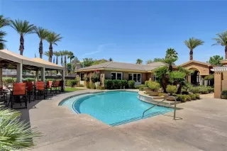 Photo #5: 2354958 Listing