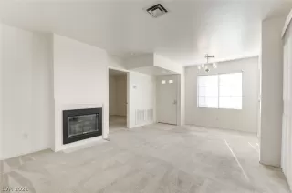 Photo #4: 2354961 Listing