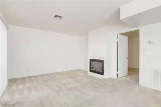 Photo #5: 2354961 Listing