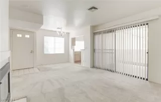 Photo #6: 2354961 Listing