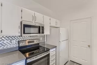 Photo #6: 2354975 Listing 
