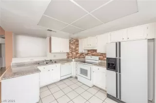 Photo #4: 2354978 Listing