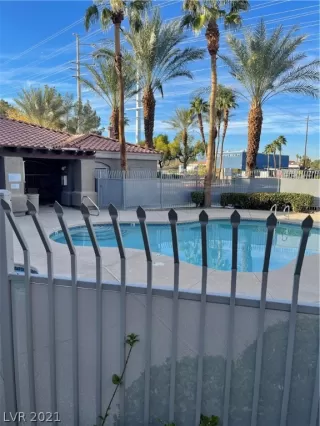 Photo #2: 2355004 Listing