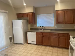 Photo #1: 2355078 Listing 