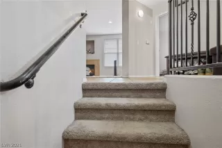 Photo #5: 2355094 Listing 