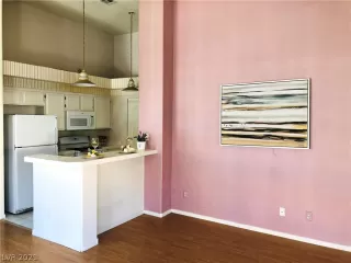 Photo #3: 2355138 Listing