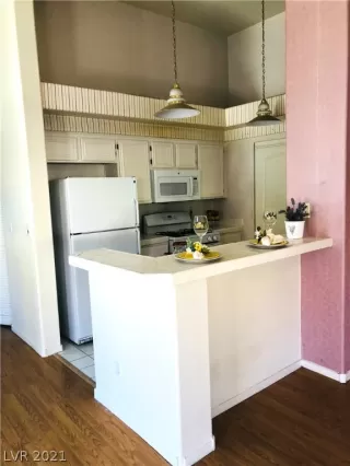 Photo #4: 2355138 Listing