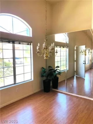 Photo #5: 2355138 Listing