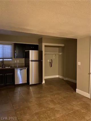 Photo #4: 2355144 Listing 