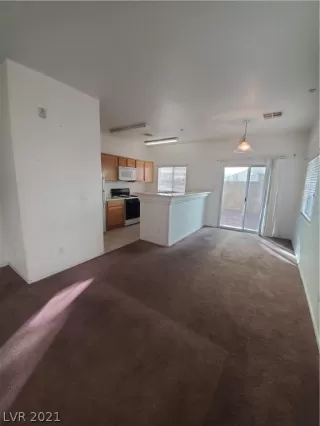 Photo #4: 2355191 Listing