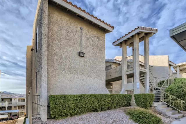 MLS: 2355201 Condo For Sale