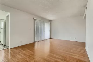 Photo #5: 2355201 Listing 