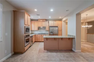 Photo #3: 2355215 Listing