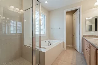 Photo #5: 2355215 Listing