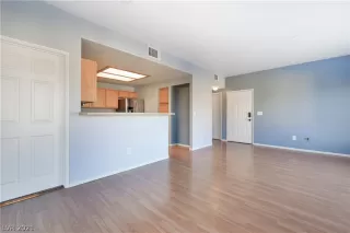 Photo #4: 2355254 Listing