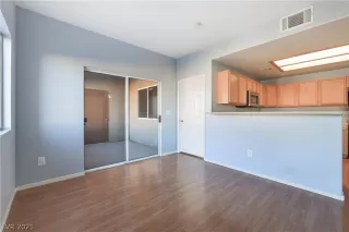 Photo #5: 2355254 Listing