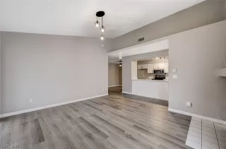 Photo #4: 2355310 Listing