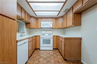 Photo #3: 2355338 Listing