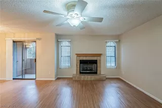 Photo #4: 2355338 Listing