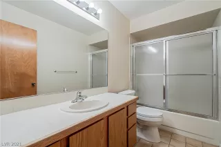 Photo #5: 2355338 Listing