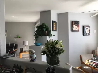 Photo #3: 2355340 Listing