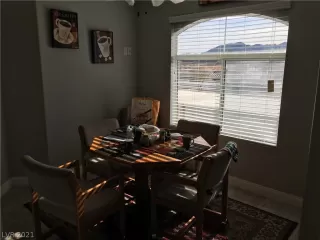 Photo #5: 2355340 Listing