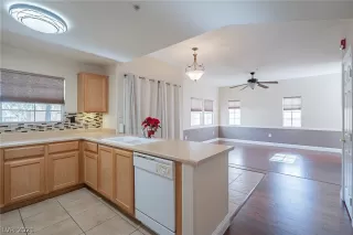 Photo #4: 2355347 Listing