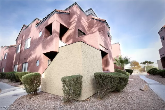 MLS: 2355365 Condo For Sale