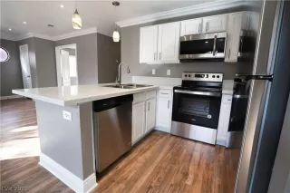 Photo #4: 2355365 Listing