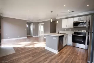 Photo #5: 2355365 Listing